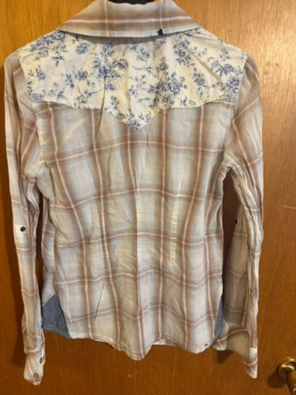 Button Up Top - Picture 2 of 3